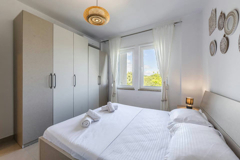 Bedroom with a double bed