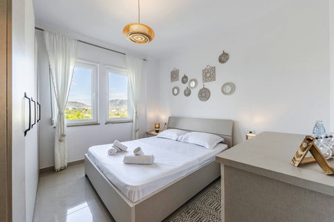 Bedroom with a double bed