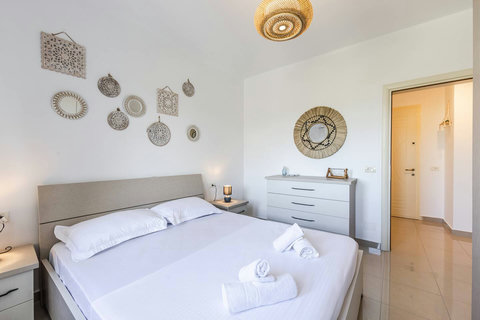 Bedroom with a double bed