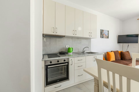 Fully-equipped kitchen