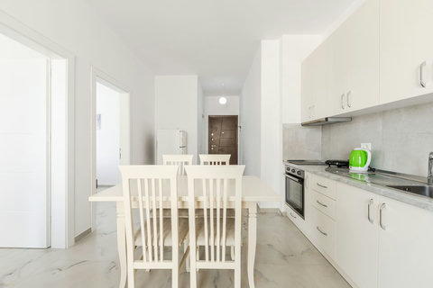 Fully-equipped kitchen and dining area