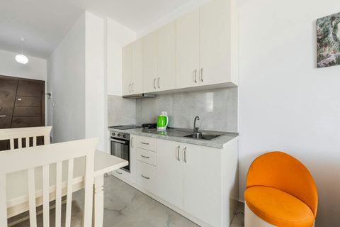 Fully-equipped kitchen