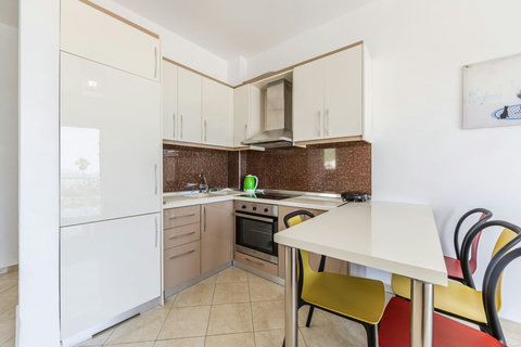 Fully-equipped kitchen