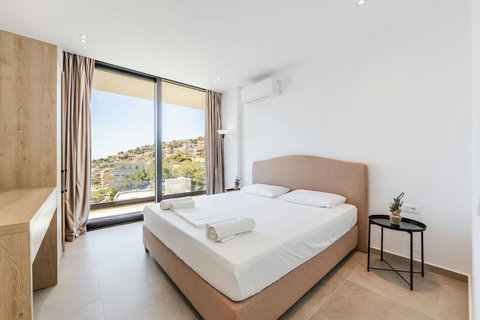 Bedroom with a double bed