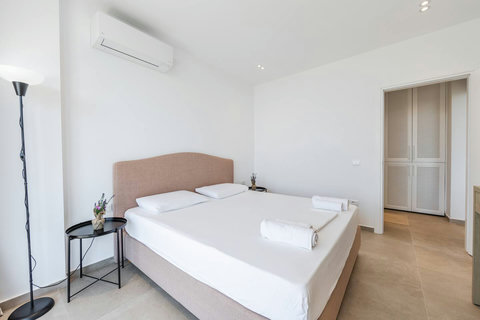 Bedroom with a double bed