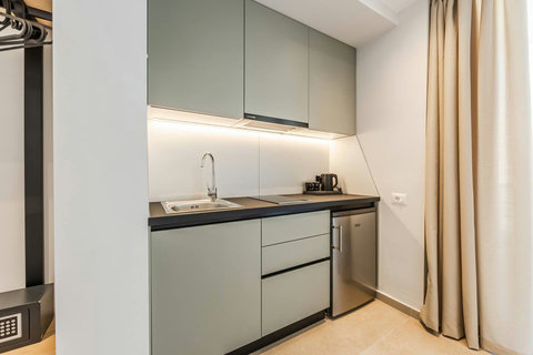 Fully-equipped kitchen