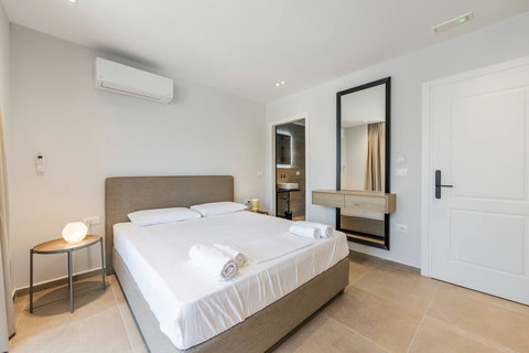 Bedroom with a double bed