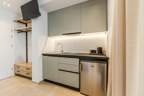 Fully-equipped kitchen