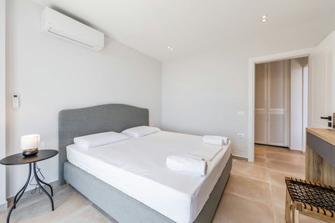 Bedroom with a double bed