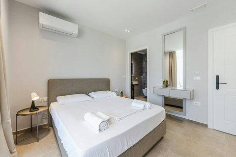 Bedroom with a double bed