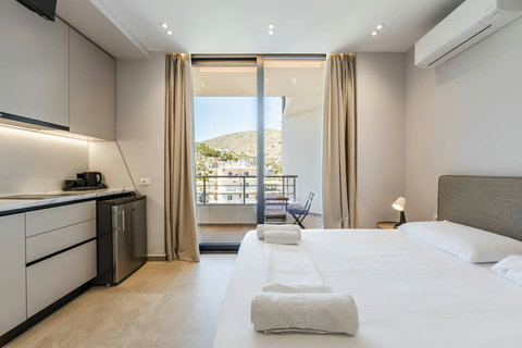 Bedroom with a double bed