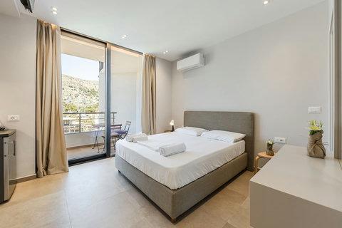 Bedroom with a double bed