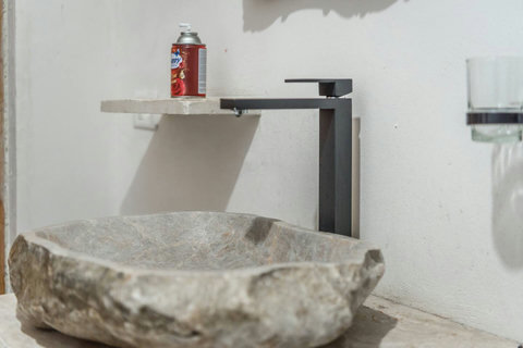 Bathroom 3 details (Ensuite to bedroom 2)