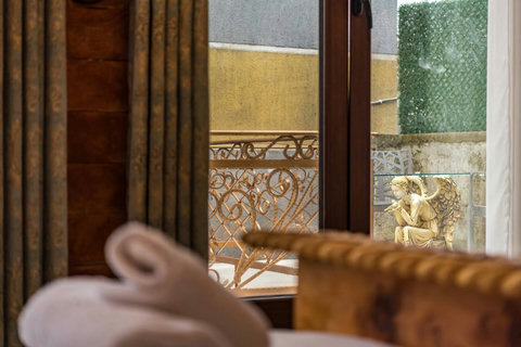 Bedroom and balcony details