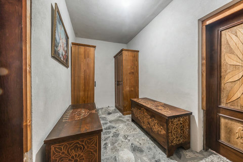 Bedroom 1 Walk-in wardrobe