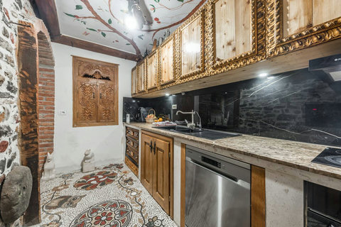 Fully-equipped kitchen