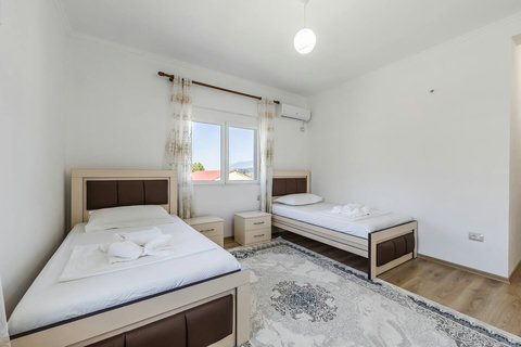 Bedroom 3 with two single beds