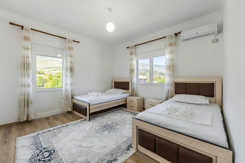 Bedroom 3 with two single beds