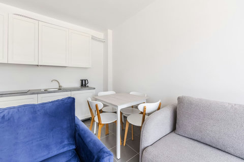 Fully-equipped kitchen and dining area