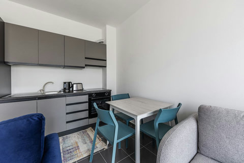 Fully-equipped kitchen and dining area