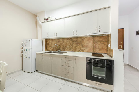 Fully-equipped kitchen