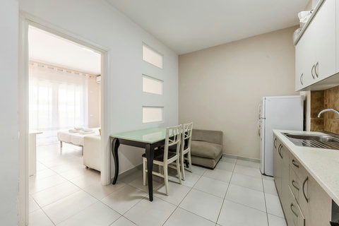 Fully-equipped kitchen and dining area