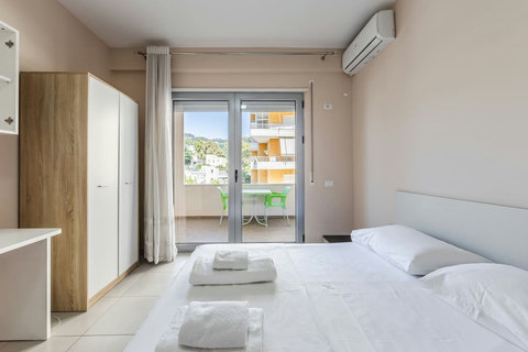 Bedroom with a double bed