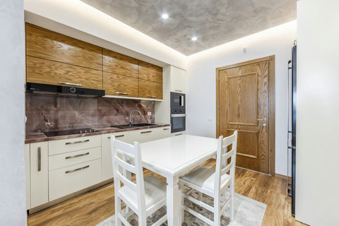 Fully-equipped kitchen and dining area