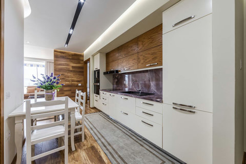 Fully-equipped kitchen and dining area