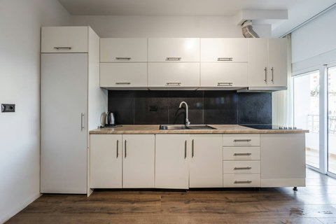 Fully-equipped kitchen