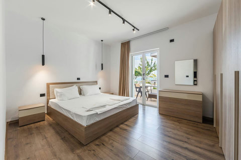 Bedroom with a double bed