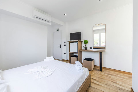 Bedroom with a double bed