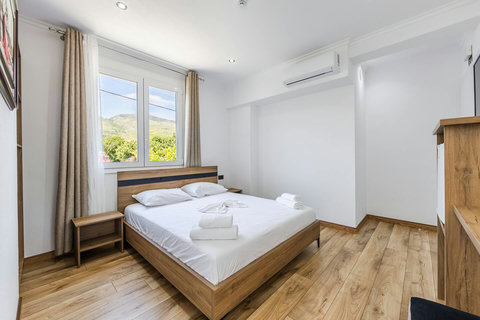 Bedroom with a double bed