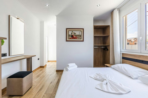 Bedroom with a double bed