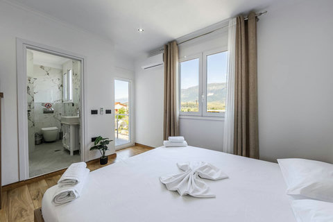 Bedroom with a double bed