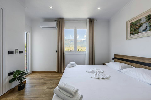 Bedroom with a double bed