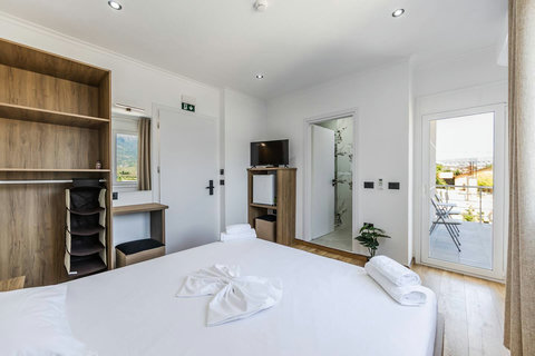 Bedroom with a double bed