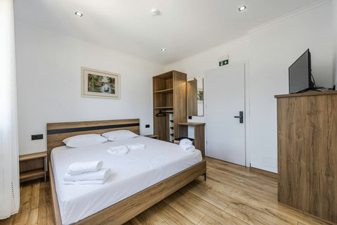 Bedroom with a double bed