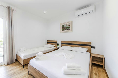 Bedroom with a double and a single bed