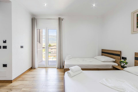 Bedroom with a double and a single bed