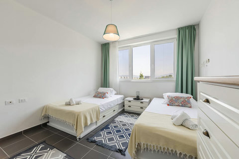 Bedroom with two single beds