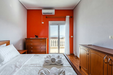 Bedroom with a double bed