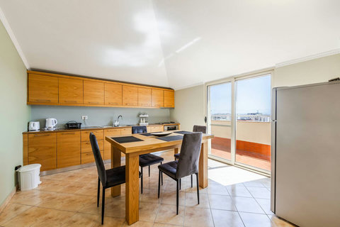Dining area and fully-equipped kitchen