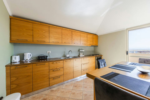 Fully-equipped kitchen