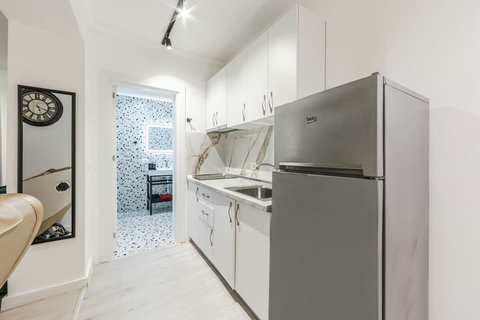 Fully-equipped kitchen