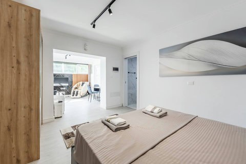 Bedroom with a double bed