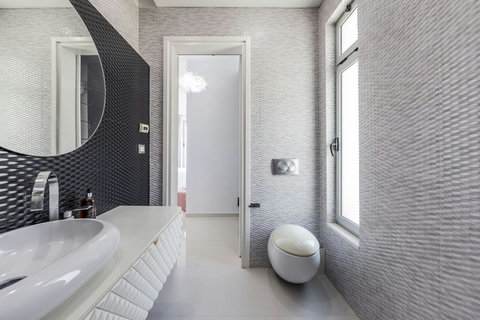 Bathroom 1 (Ensuite to bedroom 1)
