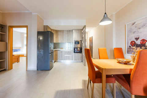 Dining area and fully-equipped kitchen