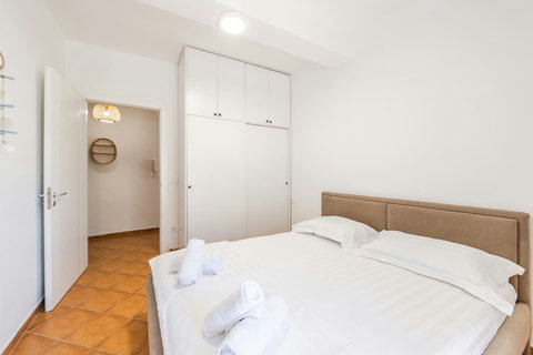 Bedroom with a double bed