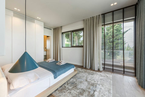 Bedroom 1 with a king bed (Ground floor)